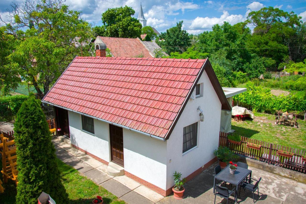 Huszár vendégház Orvenyes Kültér fotó